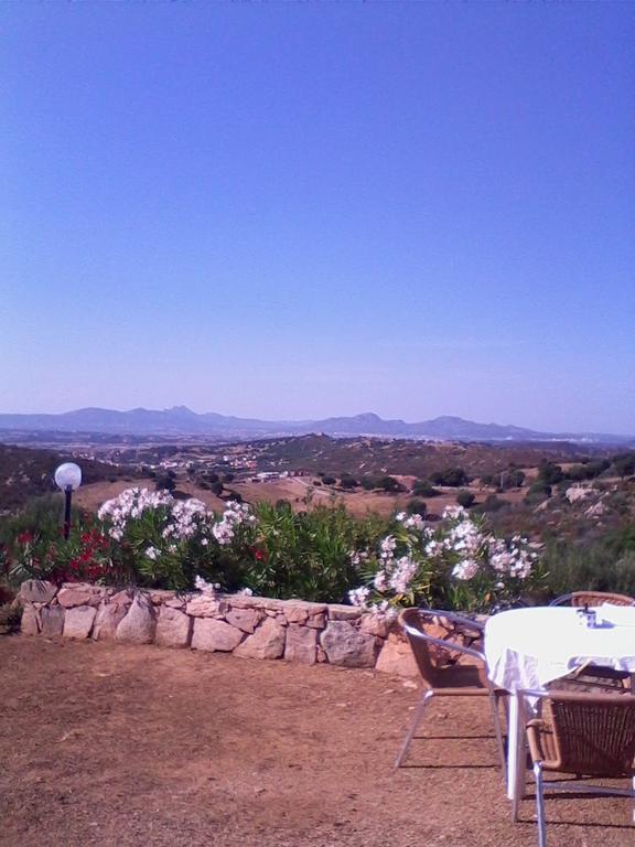 Farm Stay Gli Oleandri Loiri Porto San Paolo Exterior photo