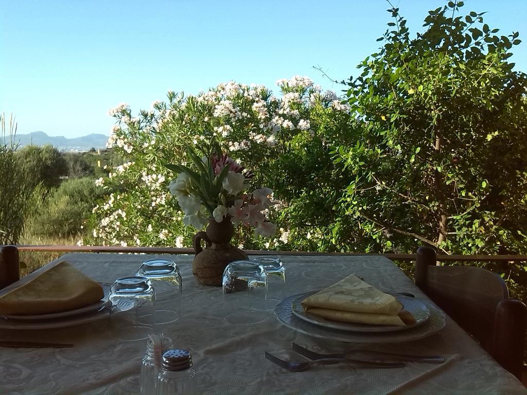 Farm Stay Gli Oleandri Loiri Porto San Paolo Exterior photo