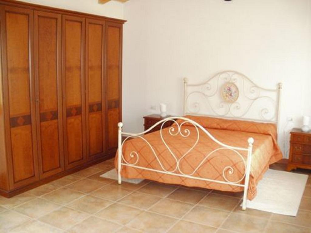 Farm Stay Gli Oleandri Loiri Porto San Paolo Room photo