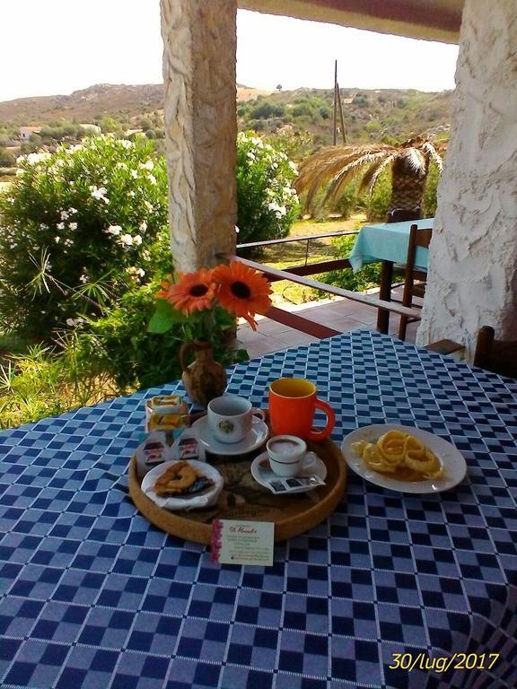 Farm Stay Gli Oleandri Loiri Porto San Paolo Exterior photo