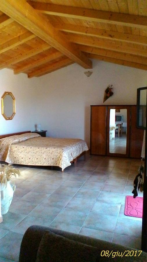 Farm Stay Gli Oleandri Loiri Porto San Paolo Exterior photo
