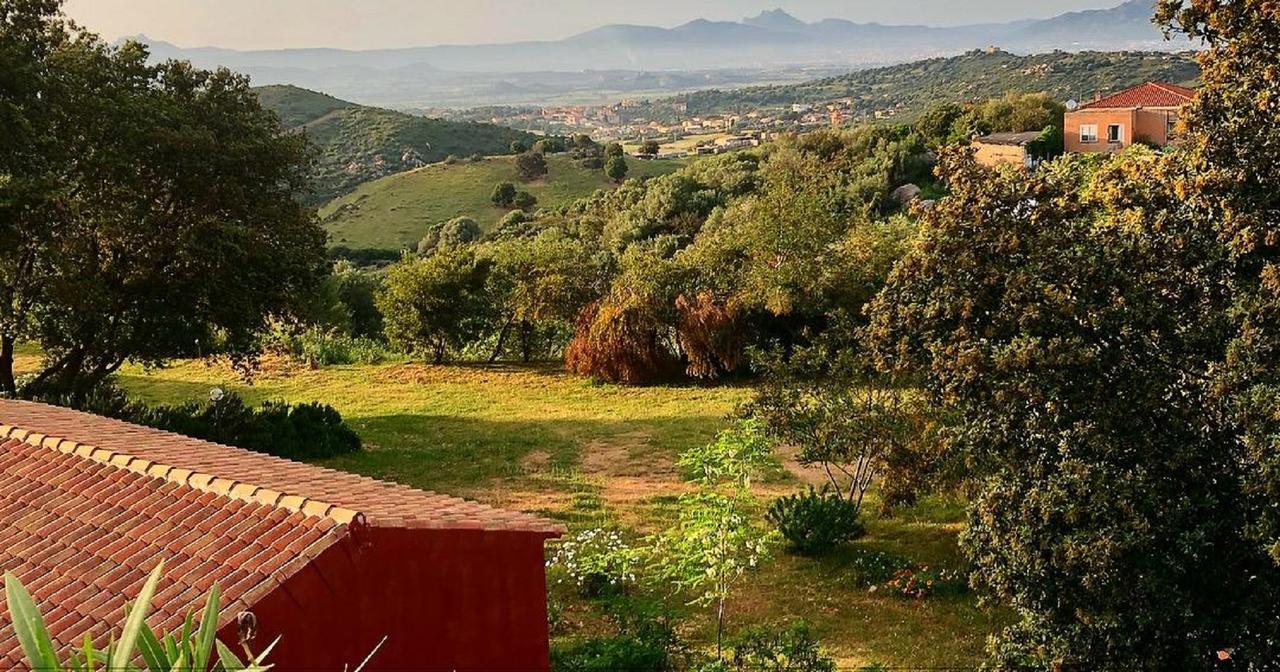 Farm Stay Gli Oleandri Loiri Porto San Paolo Exterior photo